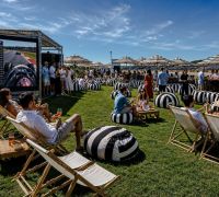 Las imágenes son únicamente representativas. Sirven solo como referencia del producto final, mostrando la atmósfera y el aspecto de los espacios de hospitality mediante fotografías de eventos MATCH, material de archivo e imágenes generadas por IA.