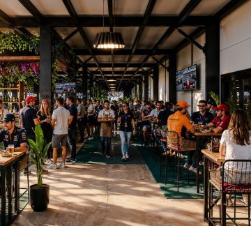 Las imágenes son únicamente representativas. Sirven solo como referencia del producto final, mostrando la atmósfera y el aspecto de los espacios de hospitality mediante fotografías de eventos MATCH, material de archivo e imágenes generadas por IA.