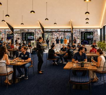 Las imágenes son únicamente representativas. Sirven solo como referencia del producto final, mostrando la atmósfera y el aspecto de los espacios de hospitality mediante fotografías de eventos MATCH, material de archivo e imágenes generadas por IA.