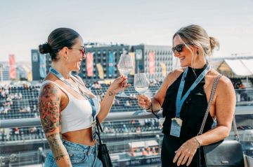 Descubre una forma diferente de vivir el Gran Premio.</br>La Azotea ofrece una ubicación especial en la Peraltada Monumental.</br>Exclusividad y emoción en Madring