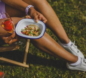 Las imágenes son únicamente representativas. Sirven solo como referencia del producto final, mostrando la atmósfera y el aspecto de los espacios de hospitality mediante fotografías de eventos MATCH, material de archivo e imágenes generadas por IA.