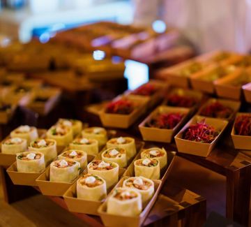 Las imágenes son únicamente representativas. Sirven solo como referencia del producto final, mostrando la atmósfera y el aspecto de los espacios de hospitality mediante fotografías de eventos MATCH, material de archivo e imágenes generadas por IA.