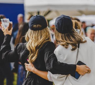 Las imágenes son únicamente representativas. Sirven solo como referencia del producto final, mostrando la atmósfera y el aspecto de los espacios de hospitality mediante fotografías de eventos MATCH, material de archivo e imágenes generadas por IA.