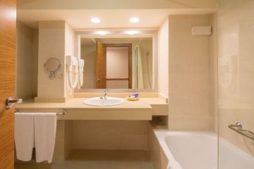 Hoteles Htop 4* <br />Costa Barcelona-Maresme, <br />Montmelo-Barcelona F1